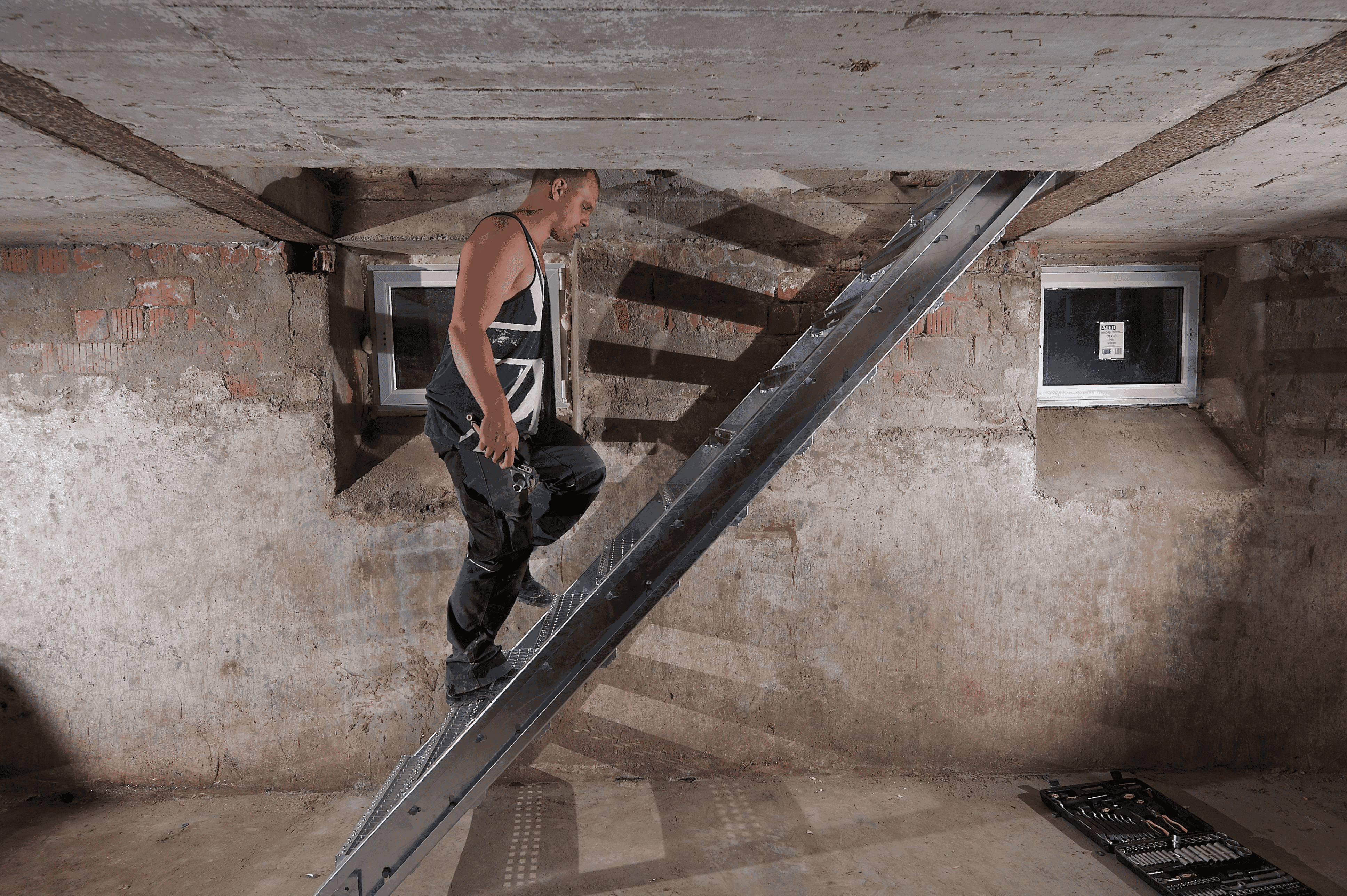 Gitterroststufe 700 x 240 MW 30-30 TS 30-2 Rutschhemmung R10-24-702430302.7