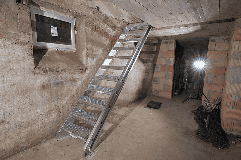 Gitterroststufe 700 x 305 MW 30-30 TS 30-2 Rutschhemmung R10-24-703030302.7